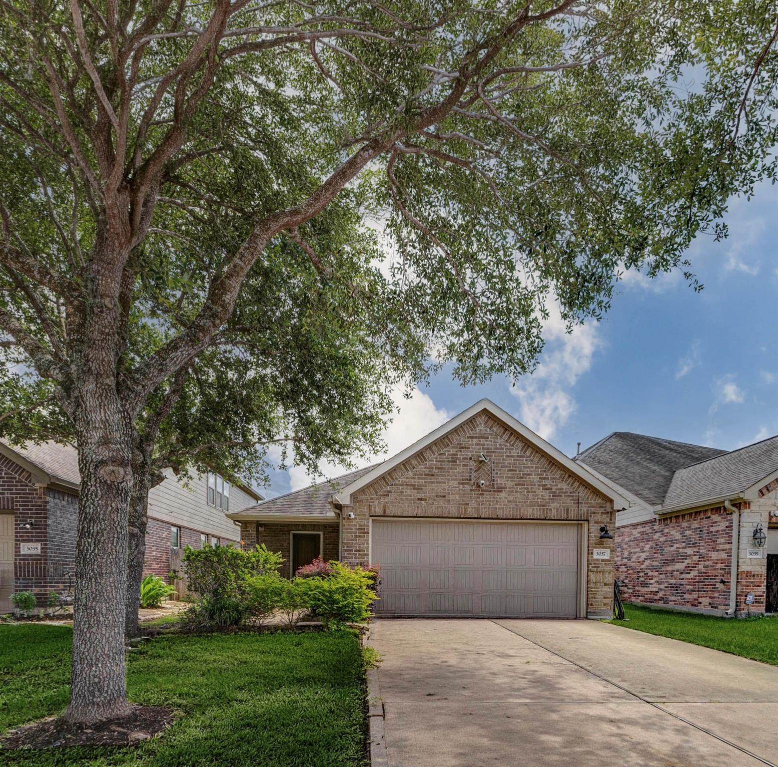 3037 Hawthorne Glen Lane
