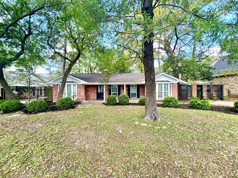 Homes For Sale - 823 Wycliffe Drive<br/> Houston, TX 77079