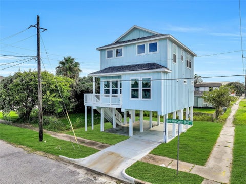 Photo of 701 39th Street, Galveston, TX 77550 (MLS # 33838526)