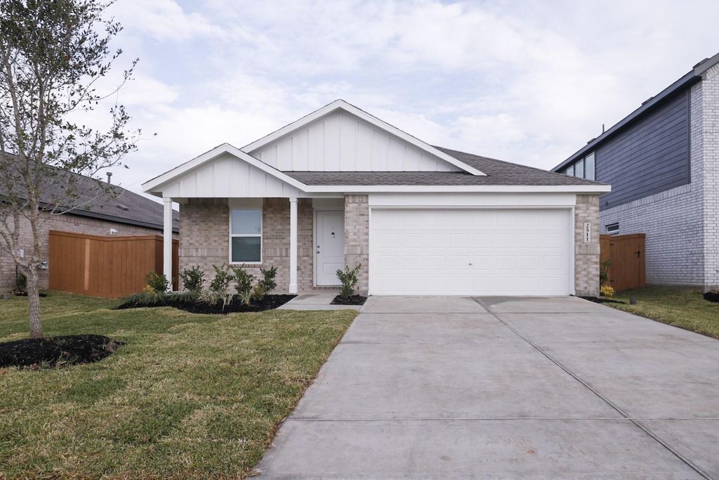 Photo of 2511 Night Emerald Drive, Rosharon, TX 77583 (MLS # 40520910)