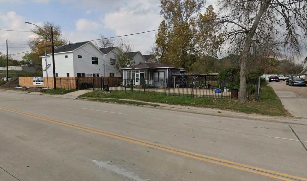 Photo of 2122 W Little York Road, Houston, TX 77091 (MLS # 61902633)