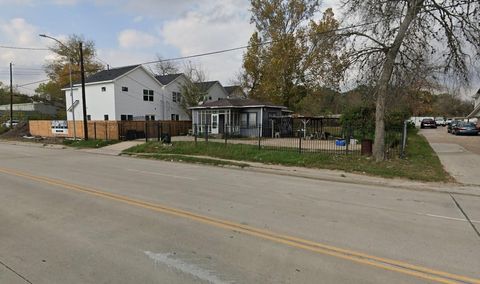 Photo of 2122 W Little York Road, Houston, TX 77091 (MLS # 61902633)