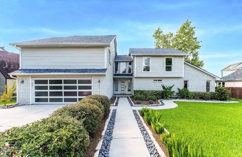 Photo of 8311 Amber Cove Drive, Houston, TX 77346 (MLS # 98020641)