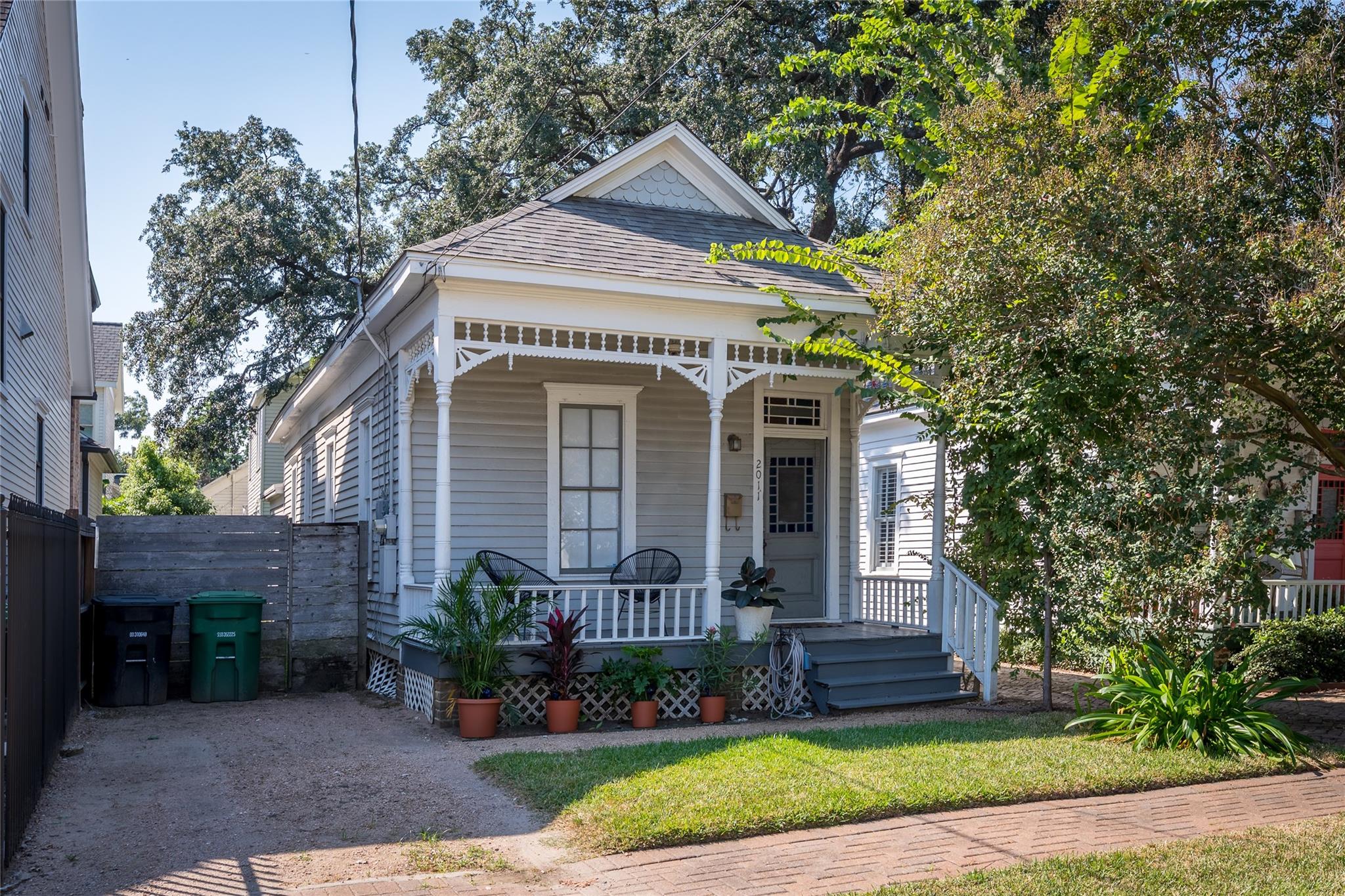 2011 Decatur Street