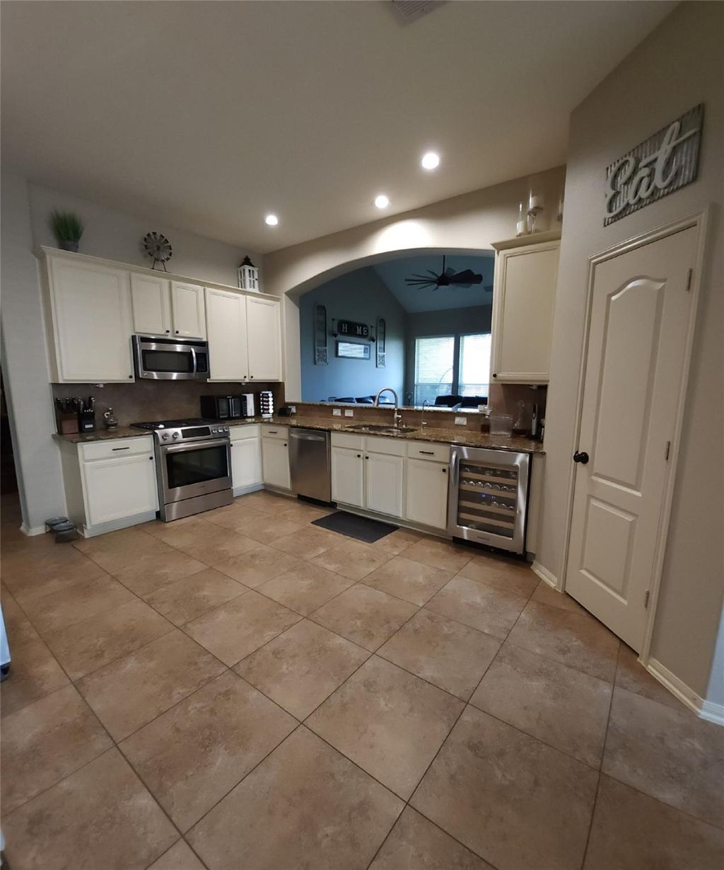 Photo of 2205 Summit Pass Lane, League City, TX 77573 (MLS # 83055847)