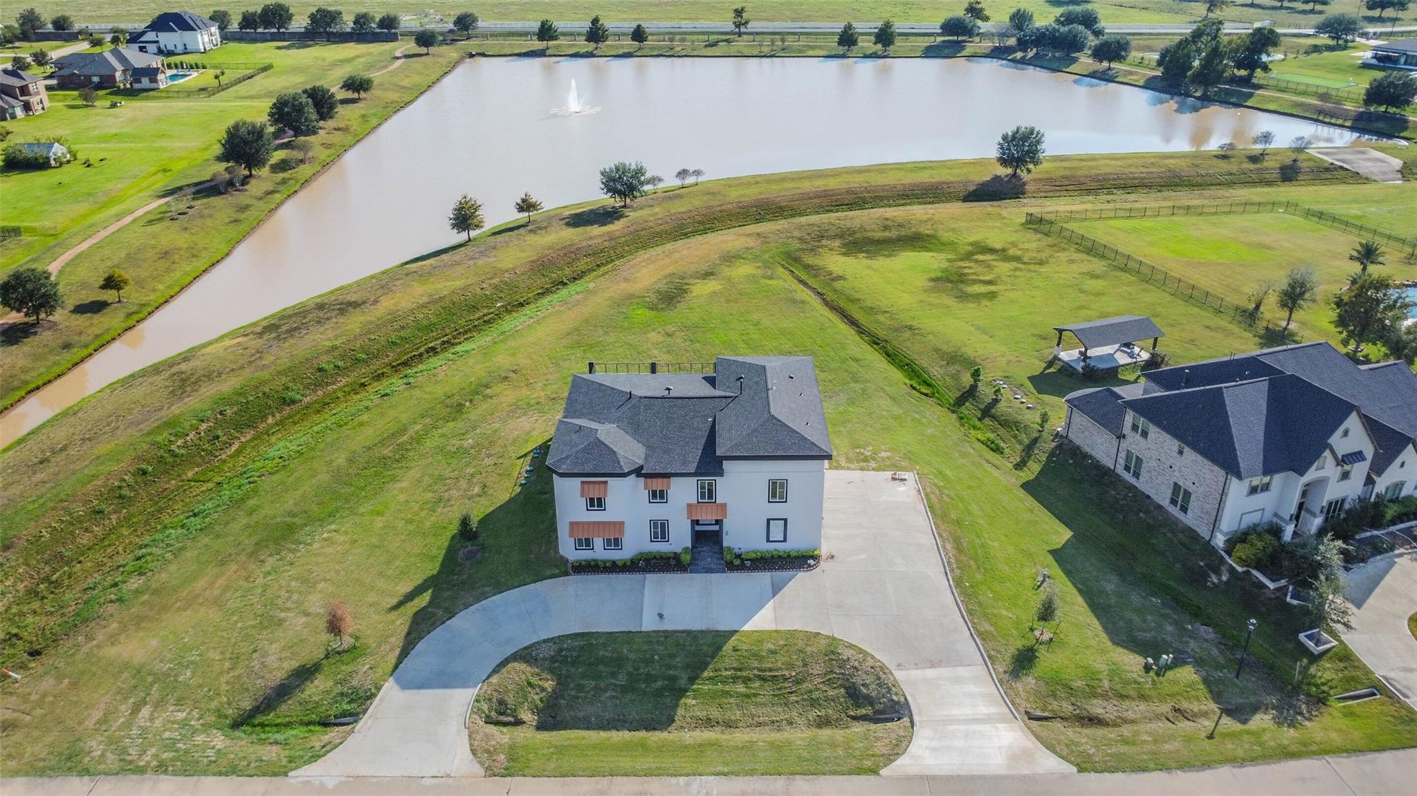 703 Leaning Oak Trail
