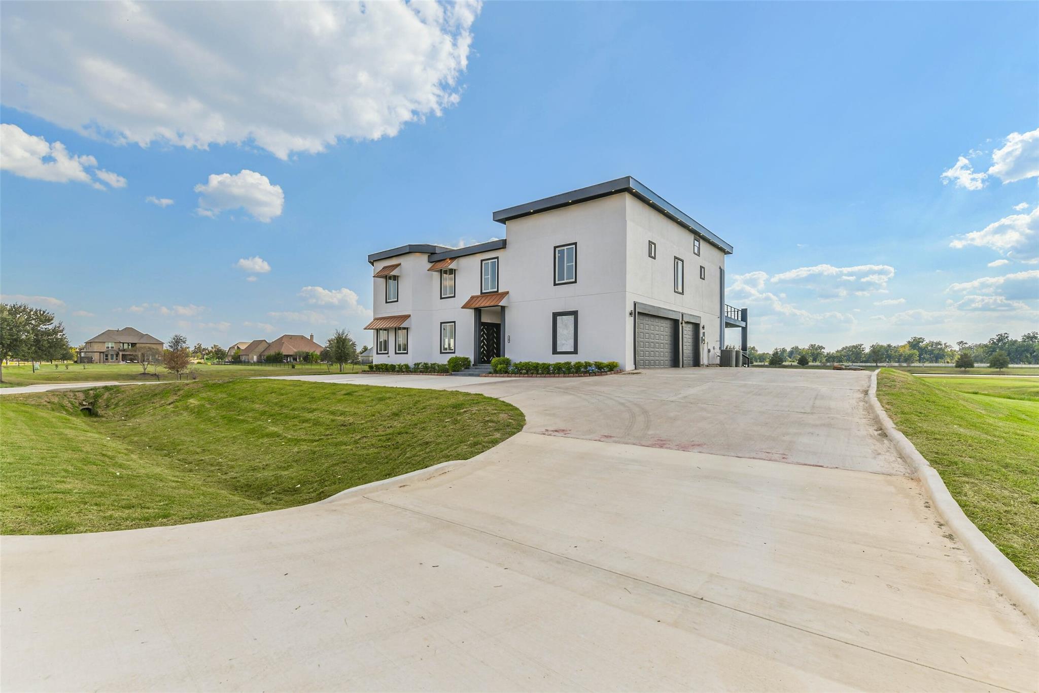 703 Leaning Oak Trail