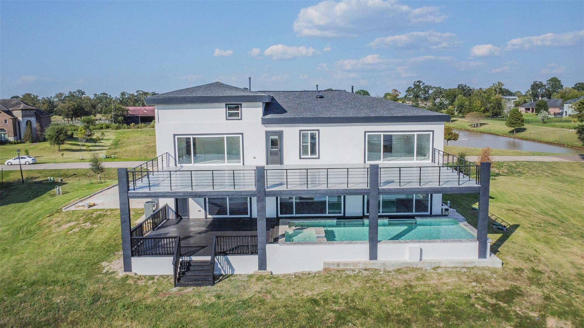 703 Leaning Oak Trail