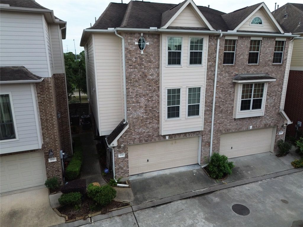 Photo of 1719 Stacy Crest, Houston, TX 77008 (MLS # 73643376)