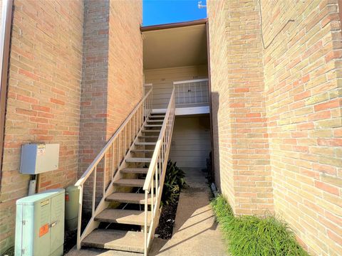 Tiny photo for 2120 Wilcrest Drive #121, Houston, TX 77042 (MLS # 26183528)