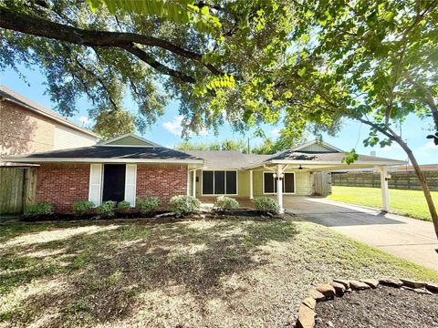 Photo of 5545 Pagewood Lane, Houston, TX 77056 (MLS # 14857132) Photo of 5545 Pagewood Lane, Houston, TX 77056 (MLS # 14857132)