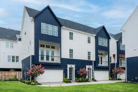 Photo of 737 Bringhurst Street, Houston, TX 77020 (MLS # 67138306)