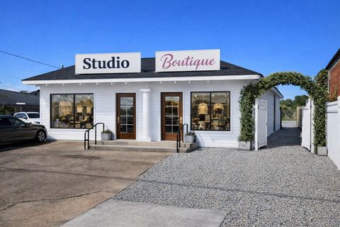 Photo of 304 Lockwood Drive, Houston, TX 77011 (MLS # 84316356)