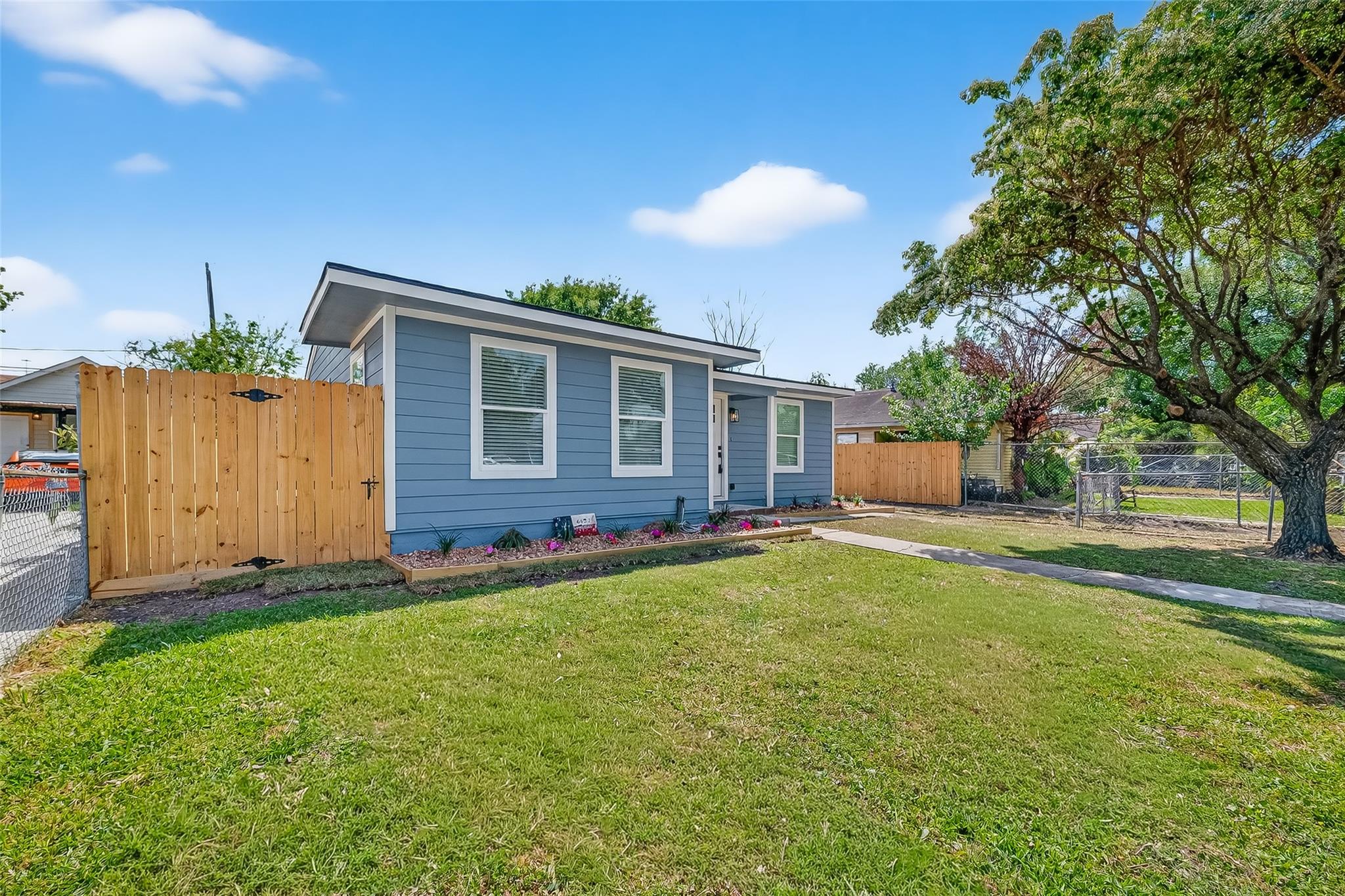 6622 Moss Rose Street