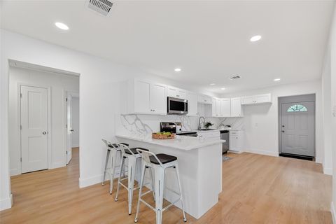 Tiny photo for 6622 Moss Rose Street, Houston, TX 77087 (MLS # 79071803)