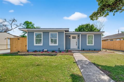 Photo of 6622 Moss Rose Street, Houston, TX 77087 (MLS # 79071803)