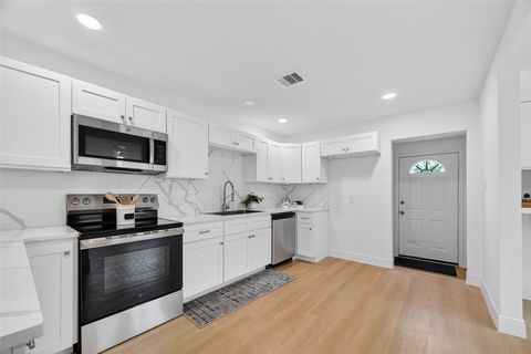 Tiny photo for 6622 Moss Rose Street, Houston, TX 77087 (MLS # 79071803)