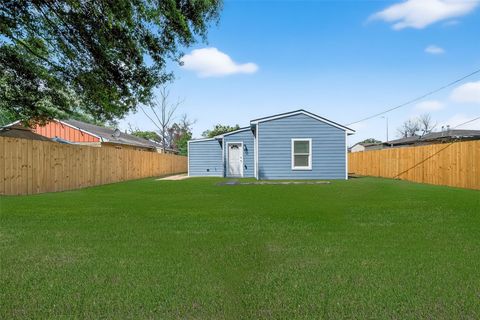 Tiny photo for 6622 Moss Rose Street, Houston, TX 77087 (MLS # 79071803)