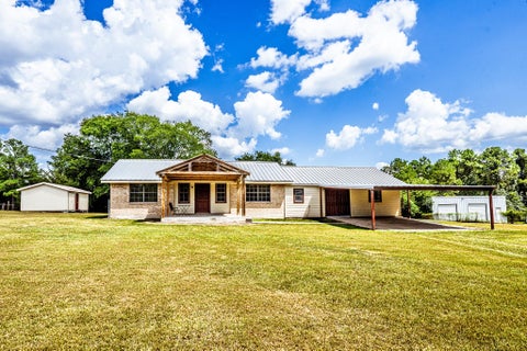 Photo of 98 Oak Creek Drive DR, Huntsville, TX 77340 (MLS # 85422020)