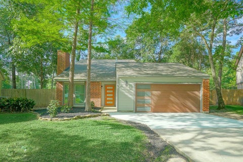 Photo of 42 Kittiwake Court, Spring, TX 77380 (MLS # 42383055)