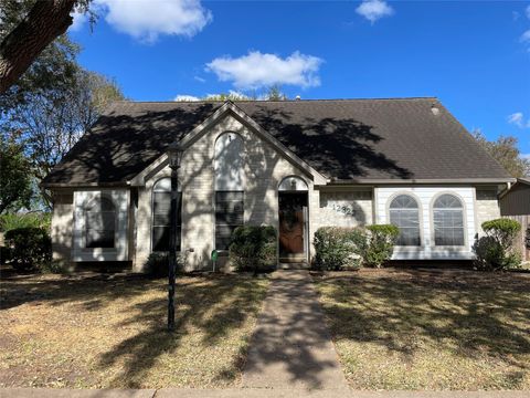 Photo of 12322 Huntington Field Drive, Houston, TX 77099 (MLS # 33249517)