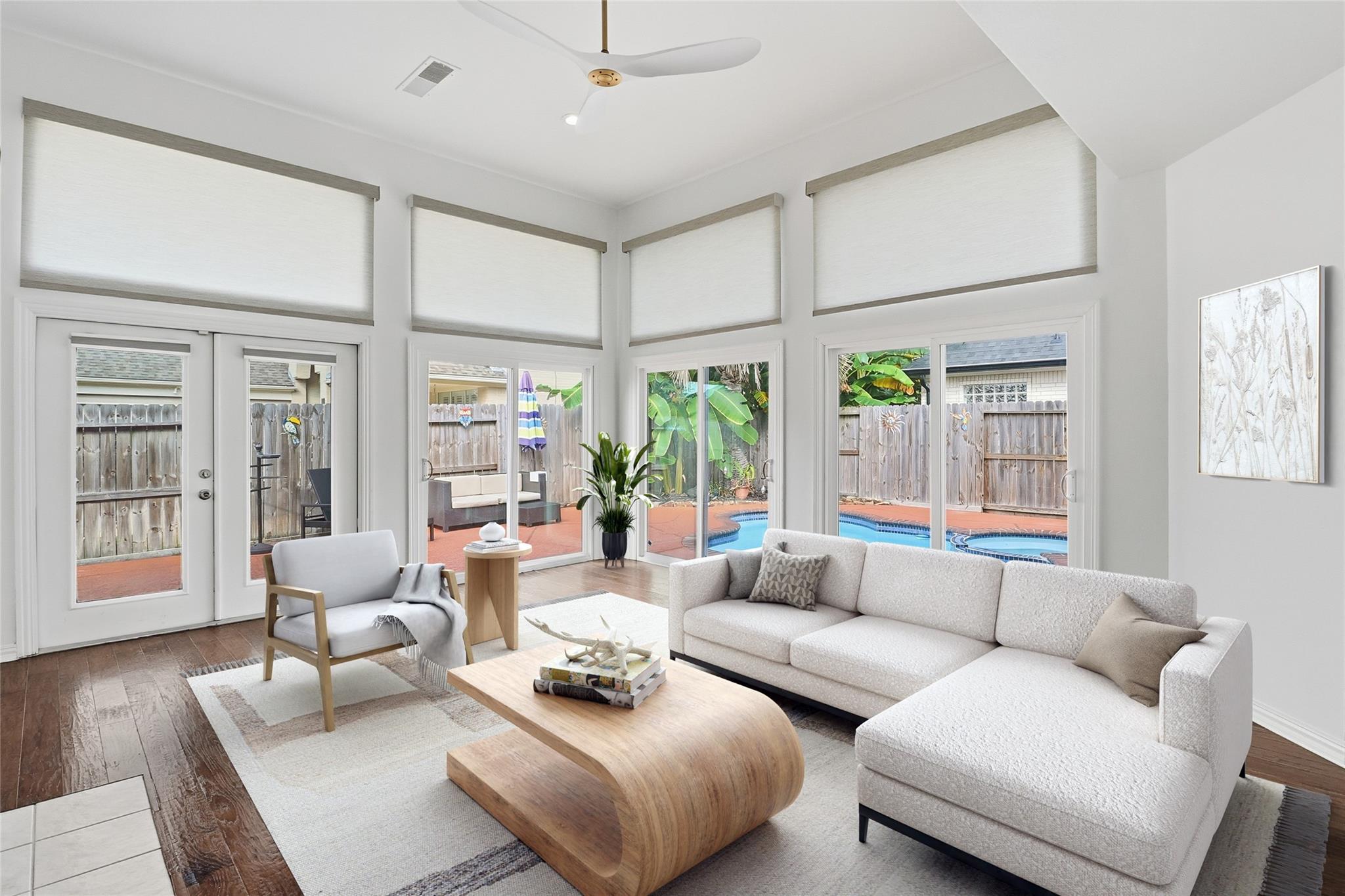 201 Las Brisas Street