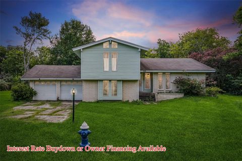 Photo of 13922 Ambrose Street, Houston, TX 77045 (MLS # 67779050)