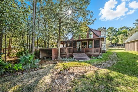 Photo of 52 Hunters Creek Drive, Huntsville, TX 77340 (MLS # 63379485)