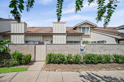 Photo of 3256 Windchase Boulevard #513, Houston, TX 77082 (MLS # 21855725)