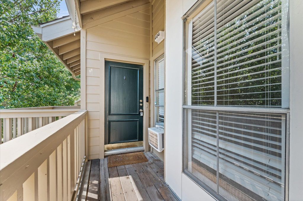 Photo of 2100 Tanglewilde Street #404, Houston, TX 77063 (MLS # 61150655)