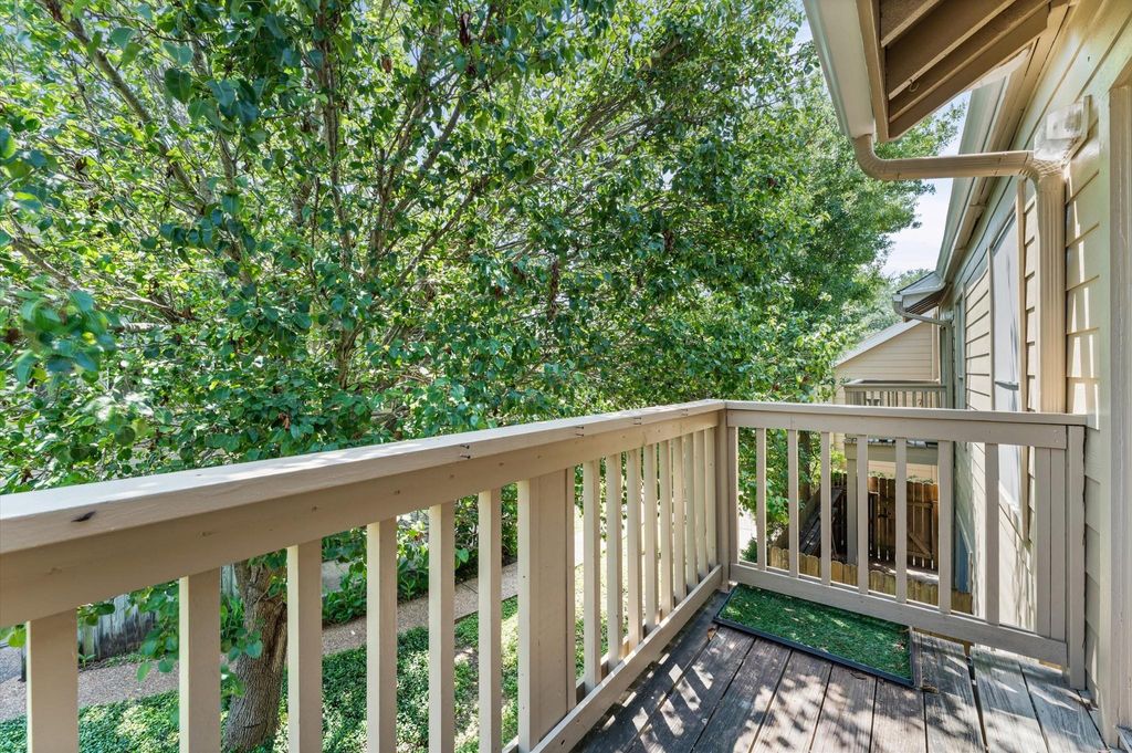 Photo of 2100 Tanglewilde Street #404, Houston, TX 77063 (MLS # 61150655)