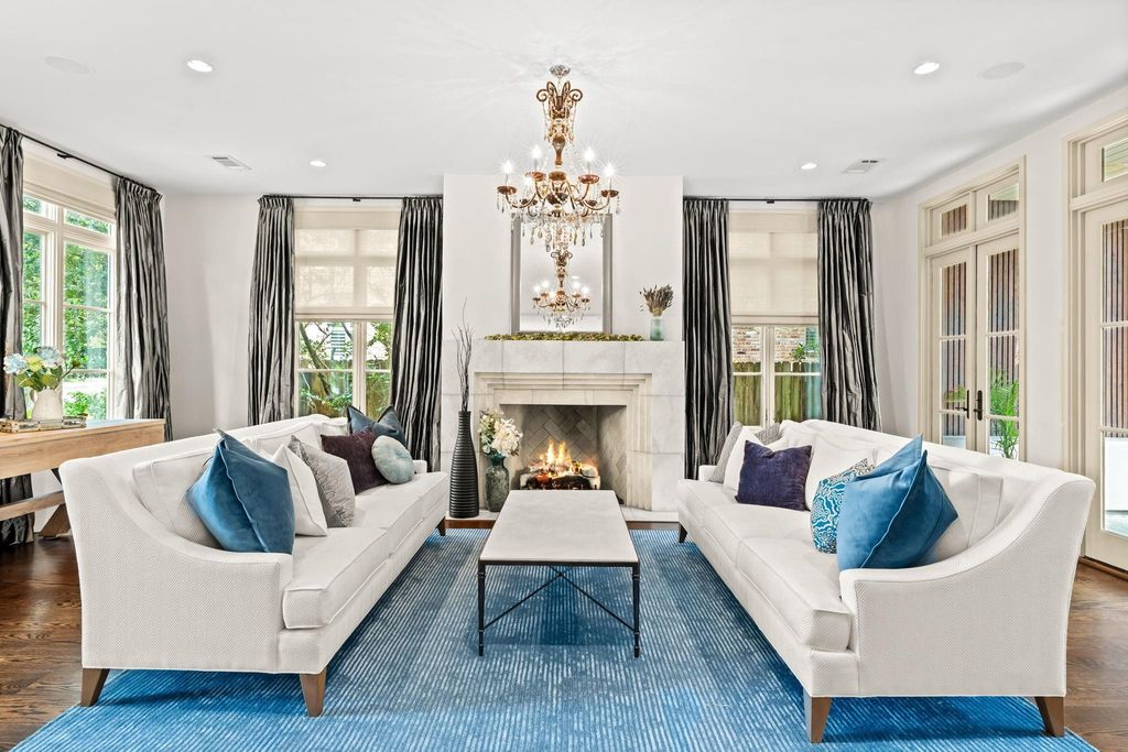 Photo of 1116 Danbury Road, Houston, TX 77055 (MLS # 47651673)