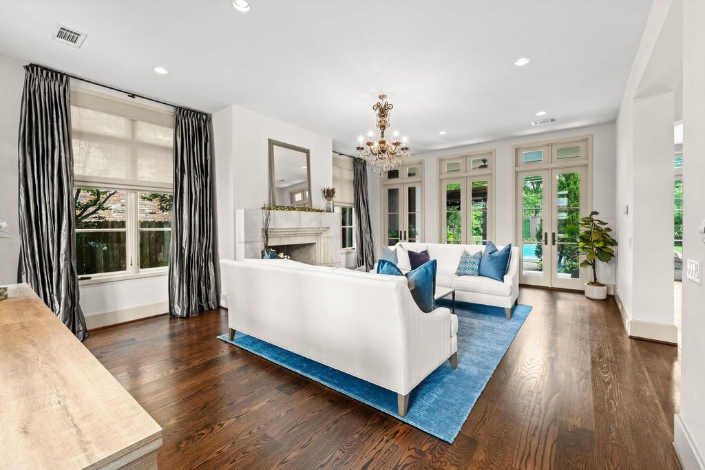 Photo of 1116 Danbury Road, Houston, TX 77055 (MLS # 47651673)