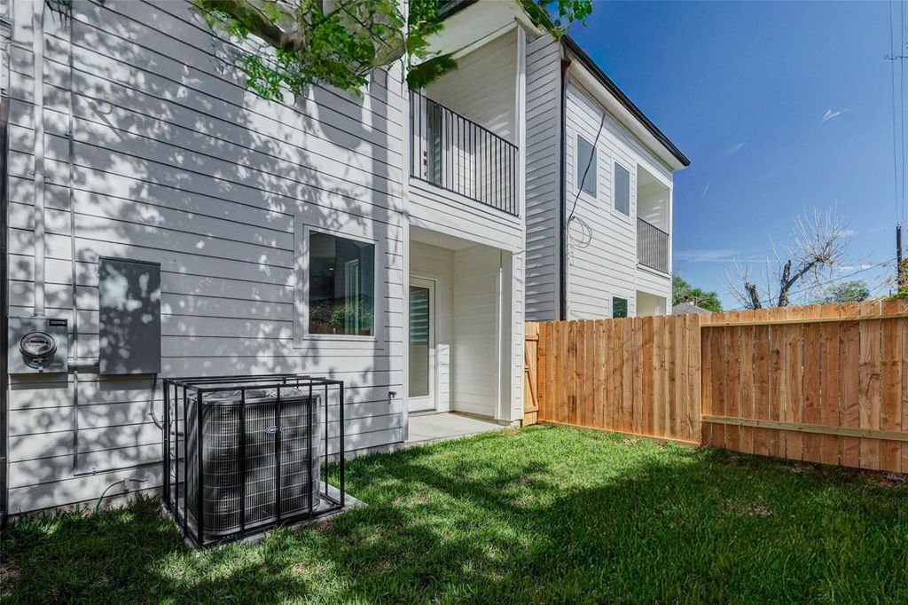 Photo of 7115 England Street St #A, Houston, TX 77021 (MLS # 72048995)