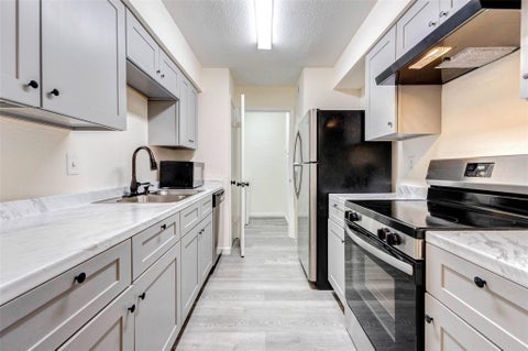 Condo For Sale - 9700 Leawood Boulevard #201<br/> Houston, TX 77099