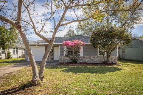 Photo of 313 Evans Street, Angleton, TX 77515 (MLS # 16769085)