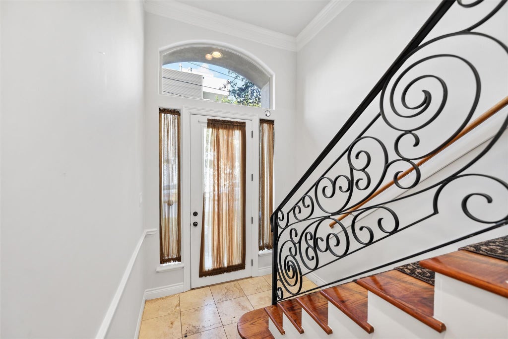 Photo of 2105 Crocker Street, Houston, TX 77006 (MLS # 94409386)