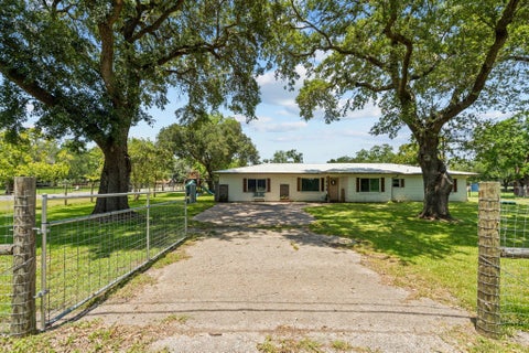 Photo of 14914 Ash Street, Santa Fe, TX 77517 (MLS # 28329766)