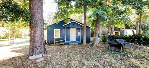 Photo of 520 Lakeshore Drive, Cleveland, TX 77327 (MLS # 77359249)