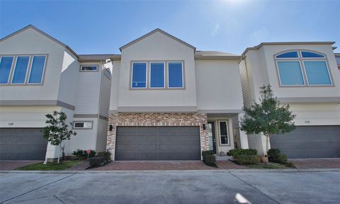 Photo of 126 Knightsbridge Park Lane, Houston, TX 77018 (MLS # 66060357)