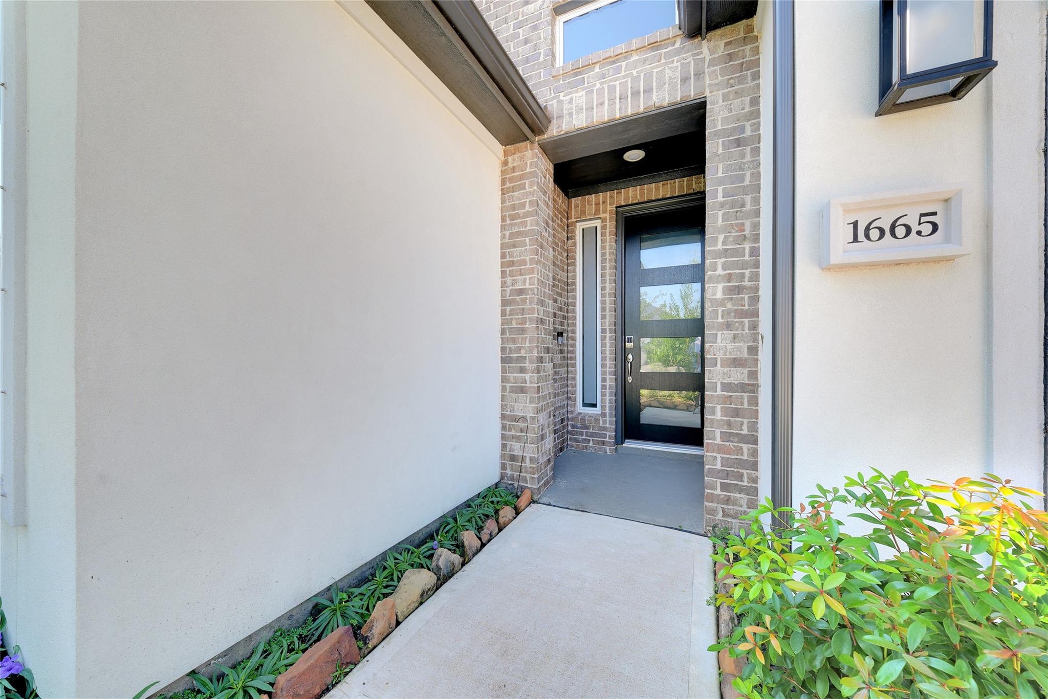 1665 Sherwood Glen Drive
