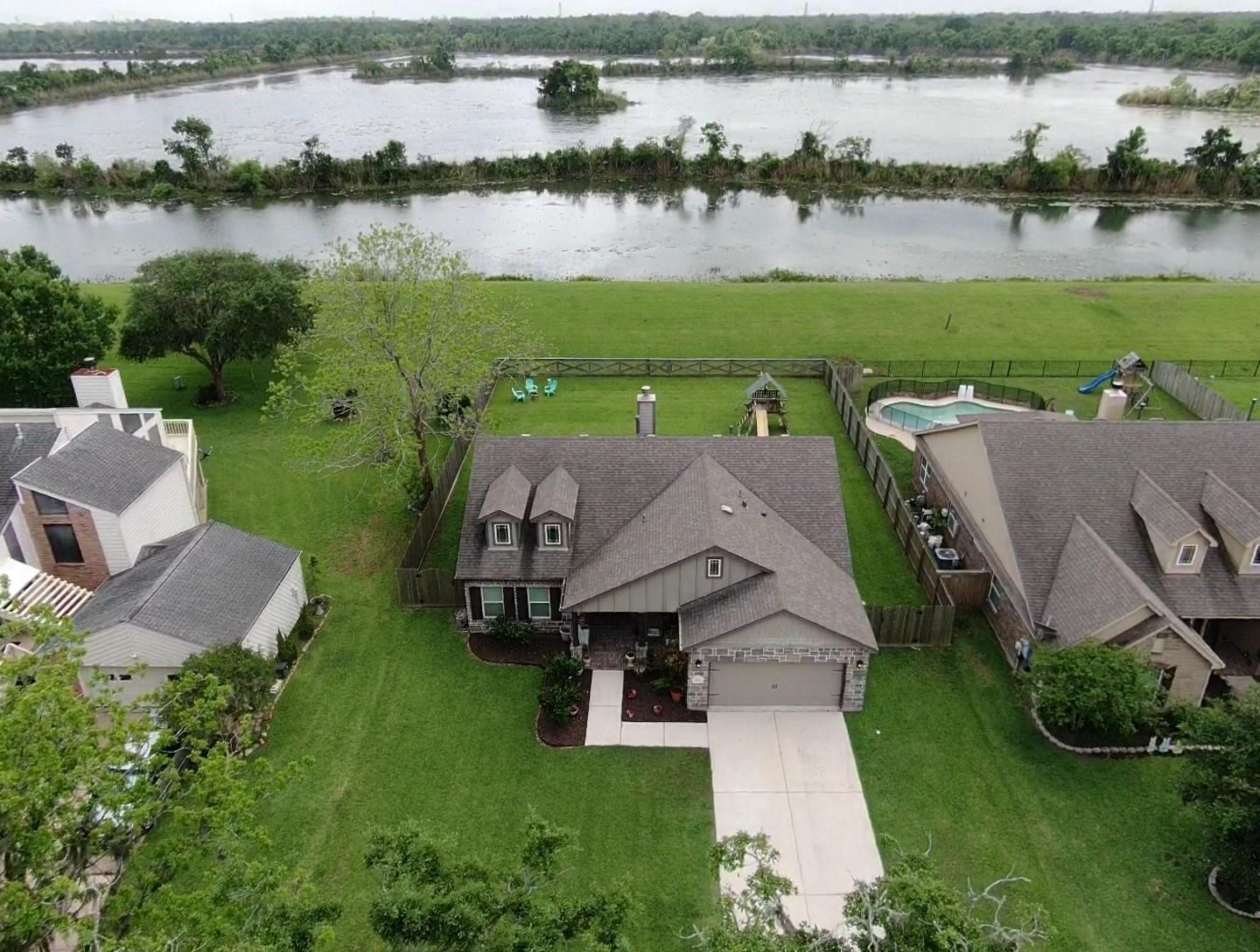 233 Twin Lakes Boulevard