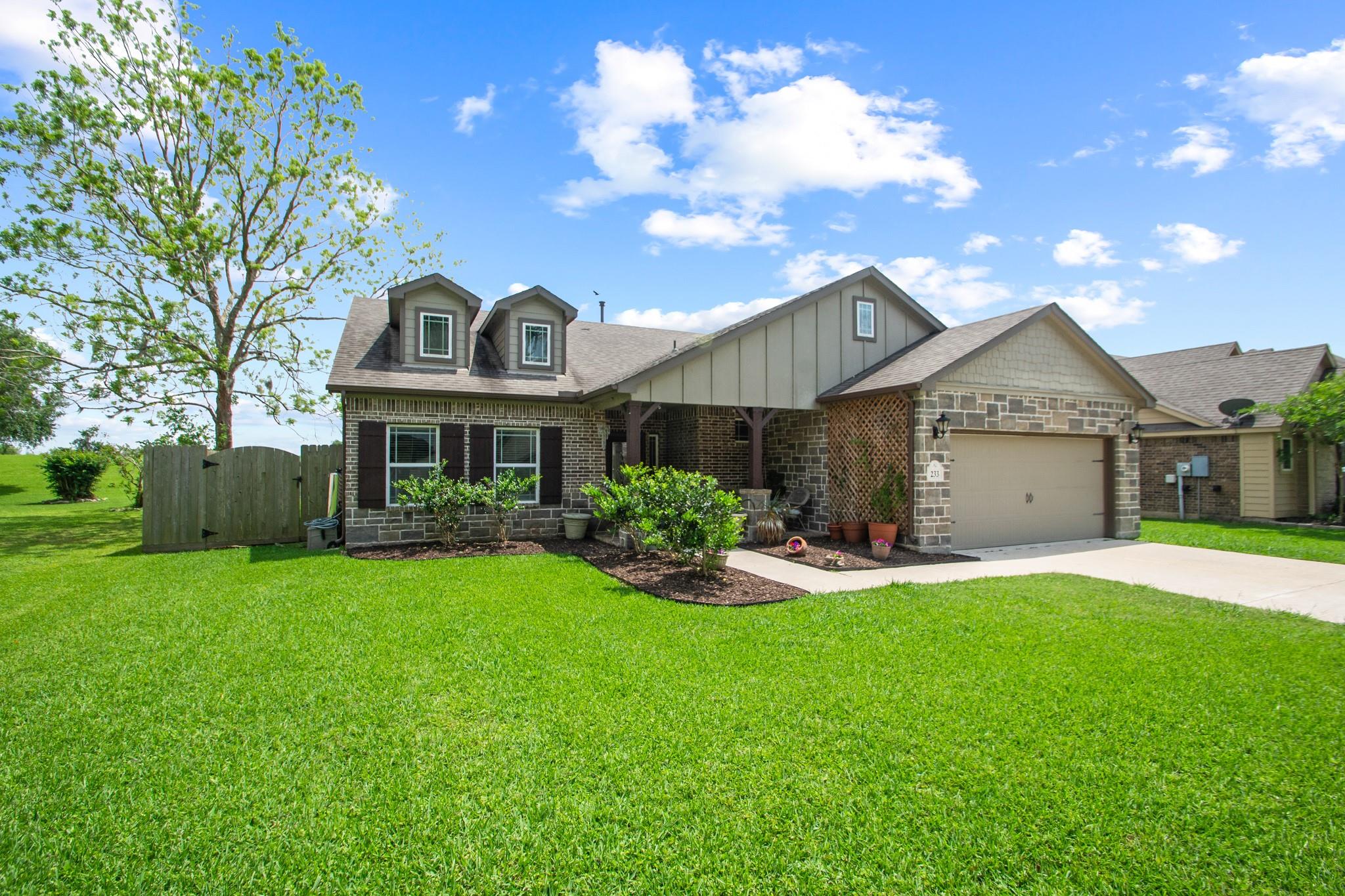 233 Twin Lakes Boulevard