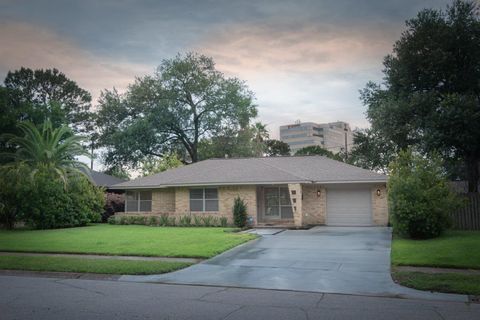 Photo of 1135 Stonecrest Drive, Houston, TX 77018 (MLS # 94768636)