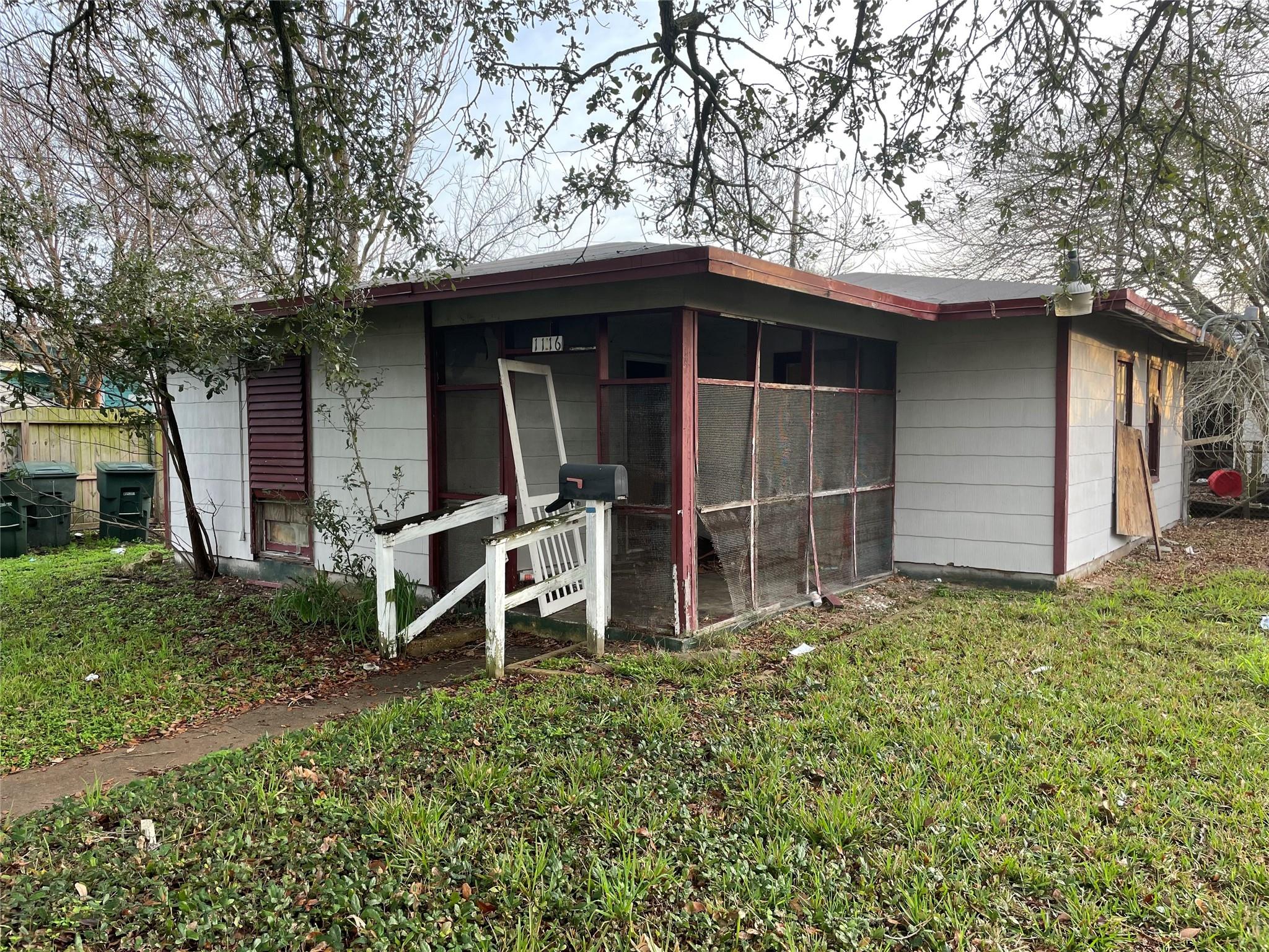 1116 Harris Way