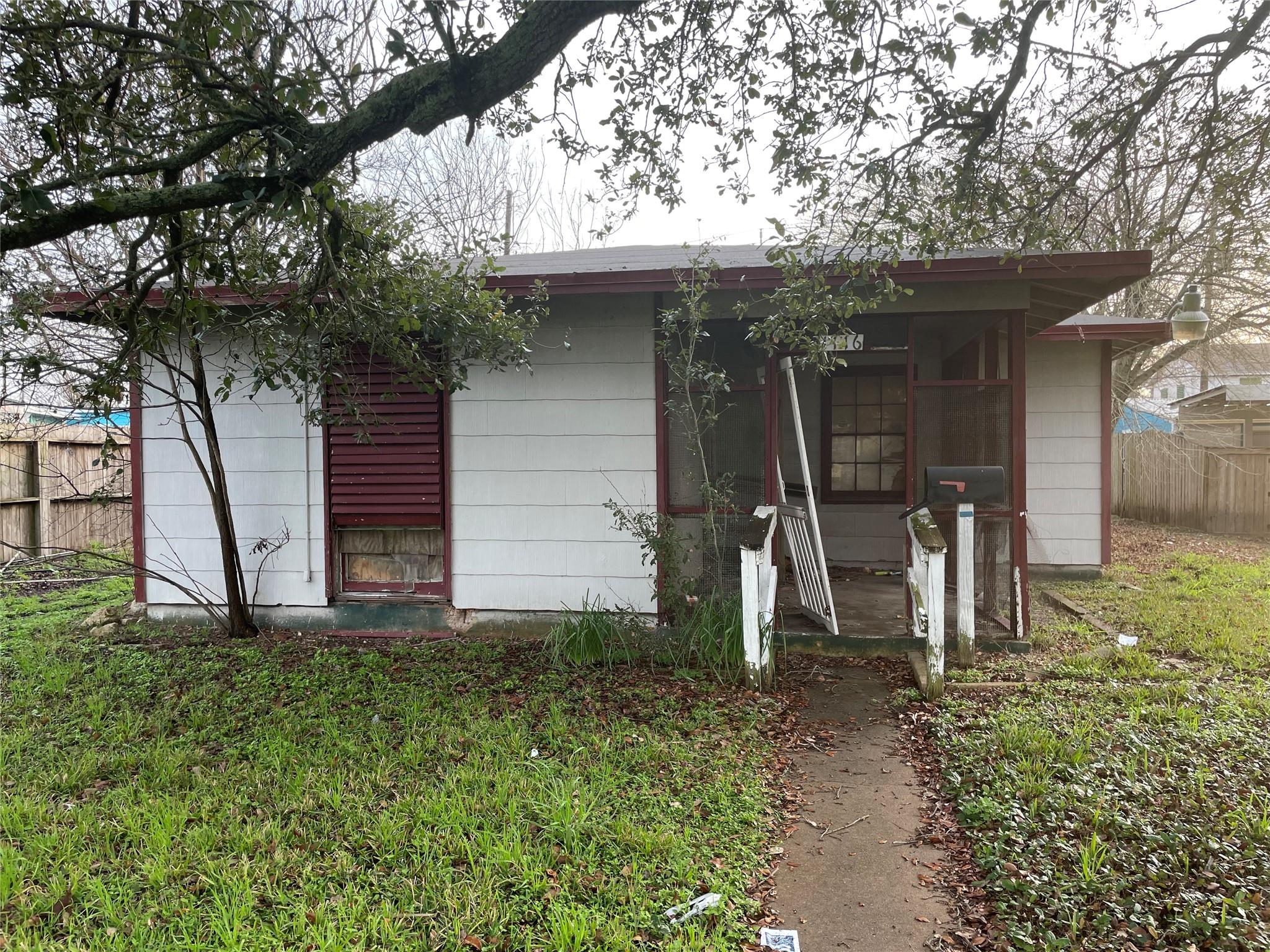 1116 Harris Way