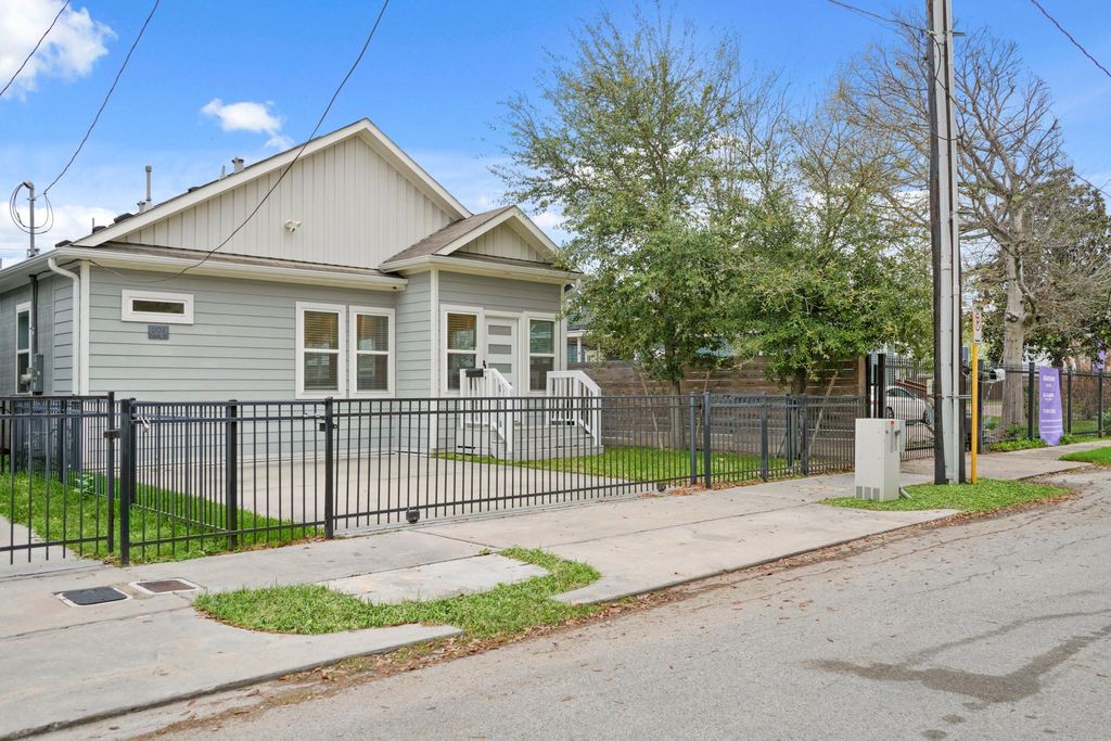 Photo of 505 Carl Street, Houston, TX 77009 (MLS # 3585971)