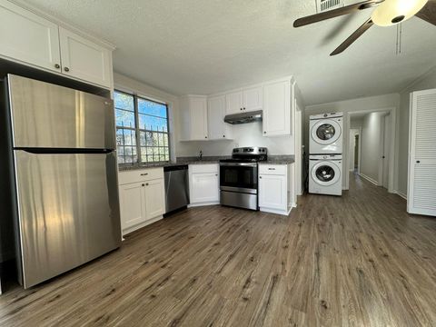 Photo of 2019 N Thompson Street #B, Conroe, TX 77301 (MLS # 53236816) Photo of 2019 N Thompson Street #B, Conroe, TX 77301 (MLS # 53236816)