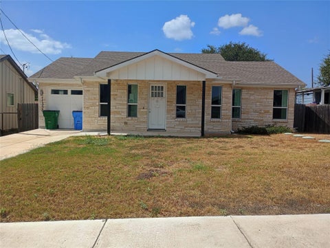 Photo of 11538 Main Street, Jonestown, TX 78645 (MLS # 21120863)