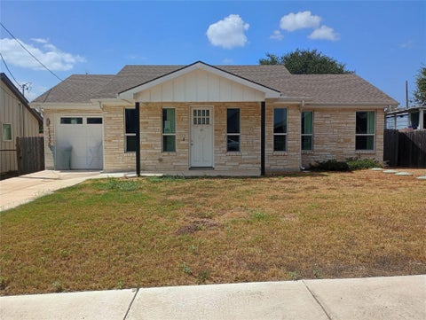 Photo of 11538 Main Street, Jonestown, TX 78645 (MLS # 21120863)